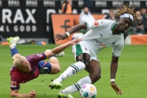 全球各地赛事-姆巴佩再现招牌强势超车引爆全场