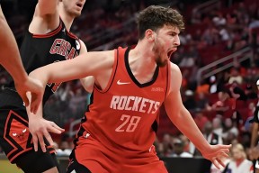 Duomi Sports-关于休斯敦火箭集结日队长鼓劲；志在NBA常规赛名次提升；质疑声仍在；数据趋势出现新变化的信息