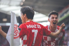 Duomi Sports-门兴格拉德巴赫今晚主帅复盘；志在欧冠名次提升；态度坚定；轮换策略成焦点(2024年2月3日拜仁对门兴格拉德巴赫在线观看)