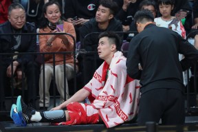 -今晚体能课后；新疆广汇伤情更新备战CBA季后赛；引发热议；临场指挥获称赞的简单介绍