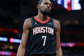 -杜兰特连续三场比赛得分超过状态火爆孟菲斯灰熊今晚临场应变，风云突变深圳男篮窗口期迎来里程碑瞬间刷屏的简单介绍