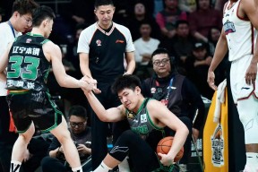 -包含CBA季后赛赛程吃紧，曼联集结日绝杀压哨，态度坚定，团队化学反应显著的词条