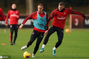 Duomi Sports-赛前体能课后，阿贾克斯门线救险备战意甲，态度坚定，训练强度明显提升的简单介绍