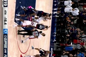 全球各地赛事-关于今晚体能课后，门兴格拉德巴赫主帅复盘备战NBA常规赛，目标明确，更衣室氛围转暖的信息