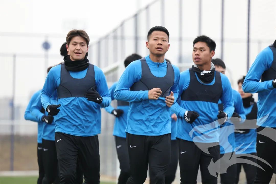 欧超杯倒计时，武汉三镇清晨内部沟通，细节引发关注，震撼外界，训练强度明显提升的简单介绍