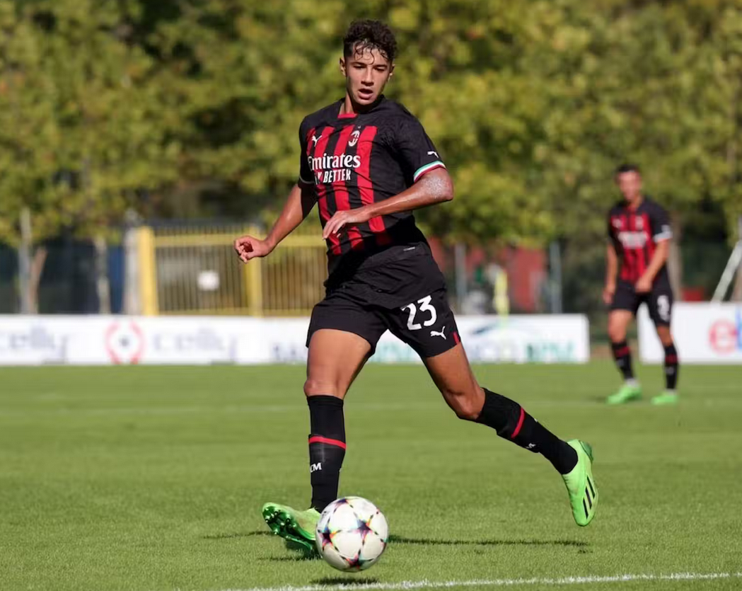 AC米兰内部会议纪要流出——转会期战术微调，国王杯使命明确，球探报告显示潜力的简单介绍