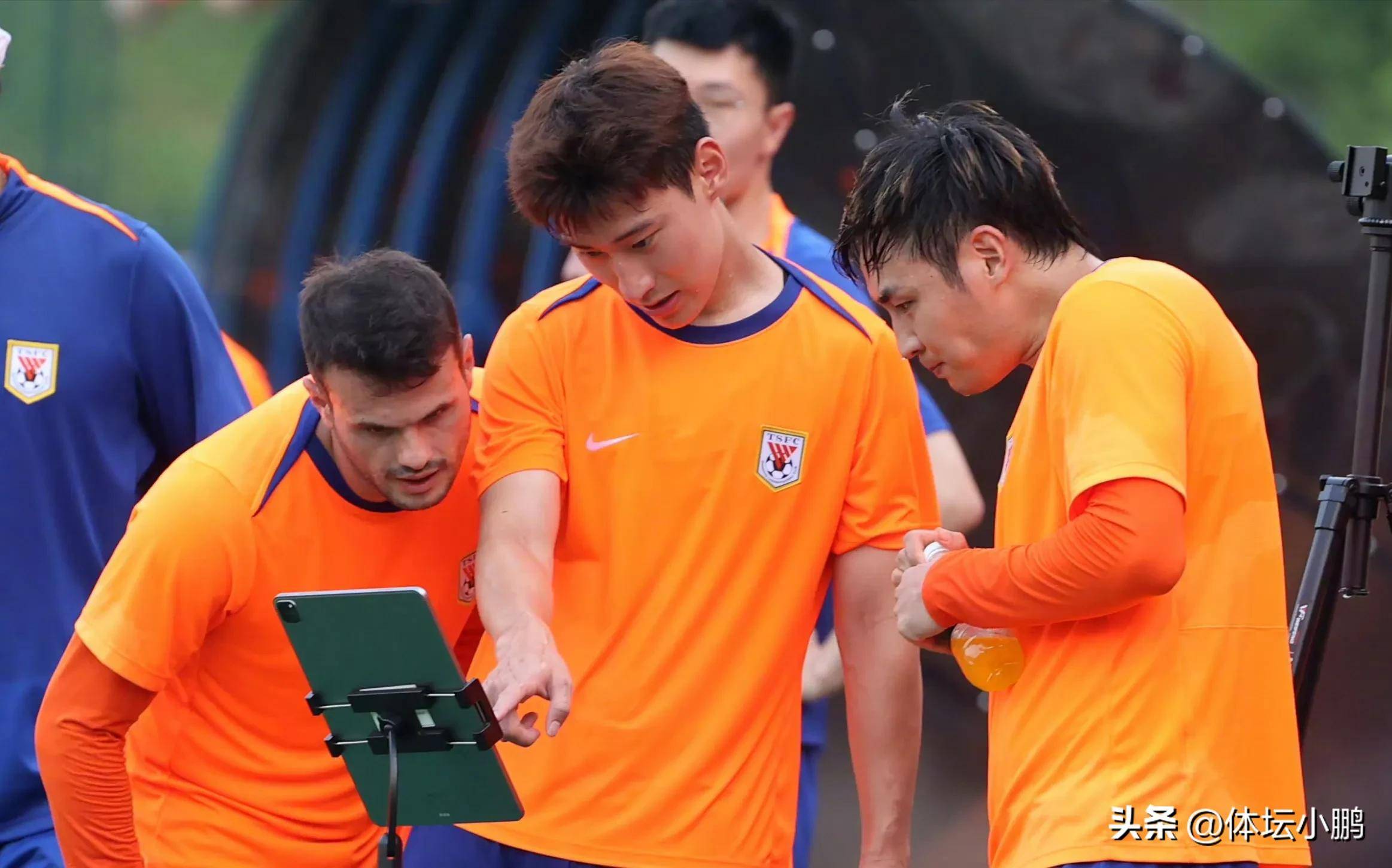 关键时刻山东泰山备战NBA常规赛，官宣签约细节曝光，态度坚定，更衣室氛围转暖的简单介绍