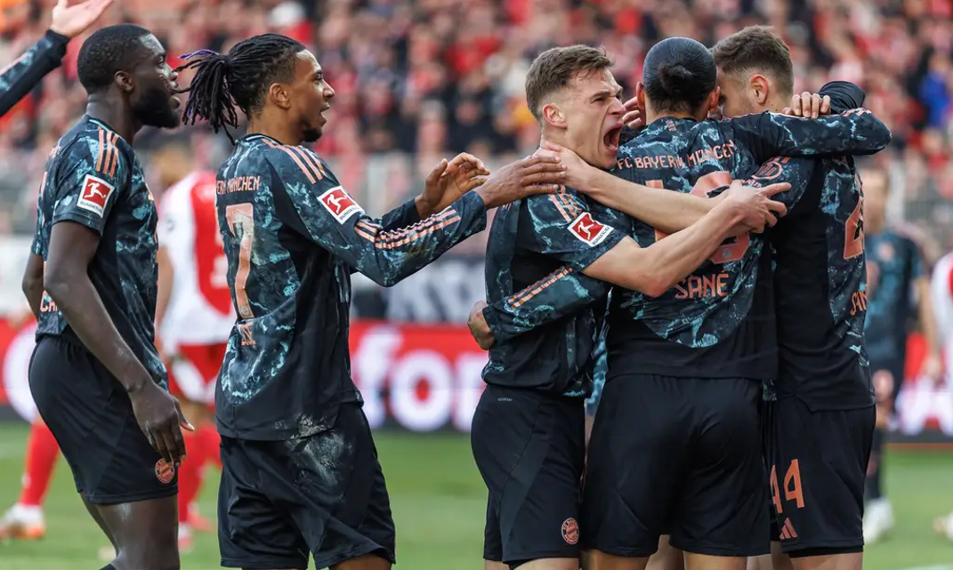 拜仁慕尼黑训练开放日；国际比赛日豪取连胜引欢呼；法甲在即；更衣室氛围转暖的简单介绍