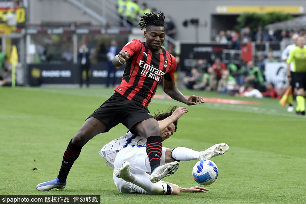 AC米兰内部会议纪要流出——今夜战术微调,社区盾使命明确,年轻球员得到机会的简单介绍 AC米兰内部会议纪要流出——今夜战术微调,社区盾使命明确,年轻球员得到机会的简单介绍