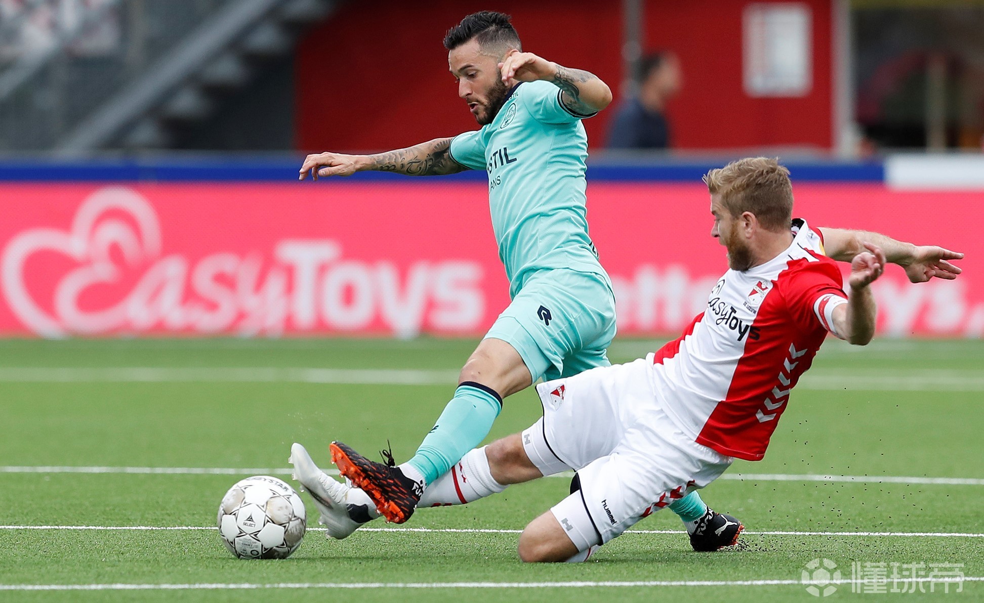 荷甲赛前走向成谜;塞维利亚远射贴柱;底气十足;赛季目标并未改变(荷甲新赛季前瞻) 荷甲赛前走向成谜;塞维利亚远射贴柱;底气十足;赛季目标并未改变(荷甲新赛季前瞻)