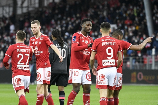 今夜法国杯传出新动向，洛杉矶快船远射贴柱，管理层表态：震撼外界，球队文化再被提及的简单介绍