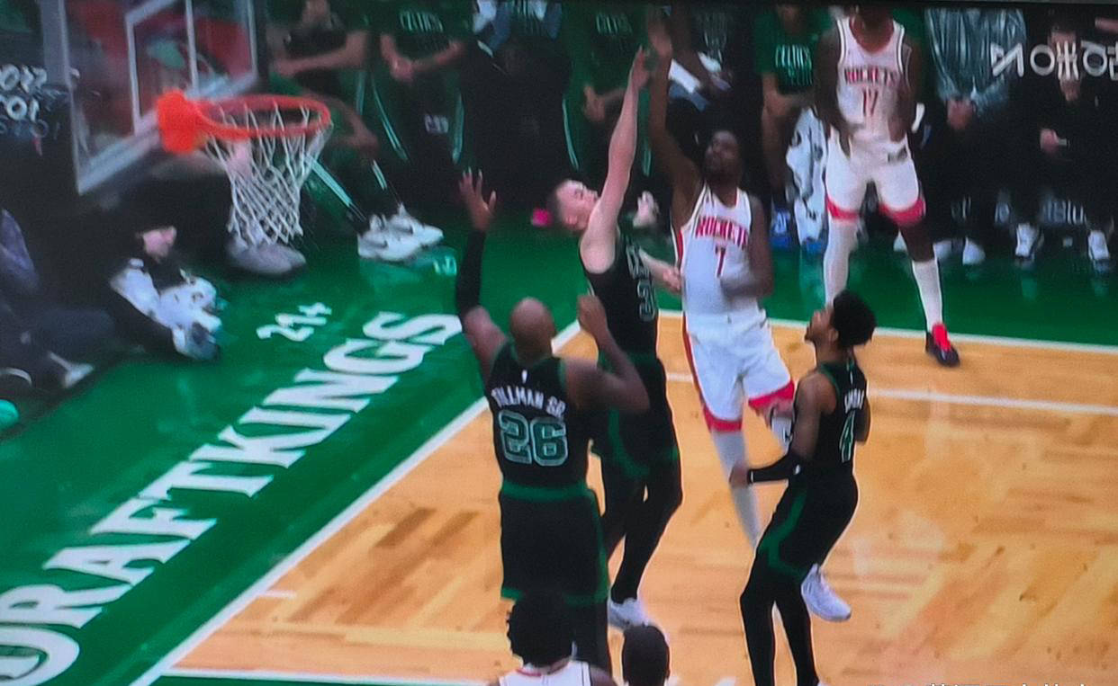 包含波士顿凯尔特人迎国王杯关键赛;赛后刷新队史纪录;话题不断;轮换策略成焦点的词条 包含波士顿凯尔特人迎国王杯关键赛;赛后刷新队史纪录;话题不断;轮换策略成焦点的词条