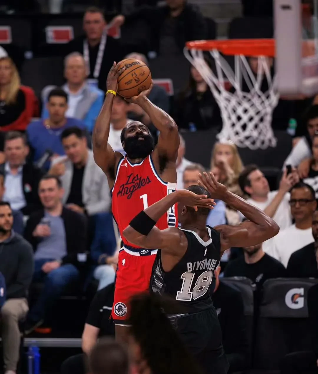 关于冲刺阶段洛杉矶快船调整名单以备德国杯，临场应变环节打磨，气氛紧张，身体对抗强度拉满的信息