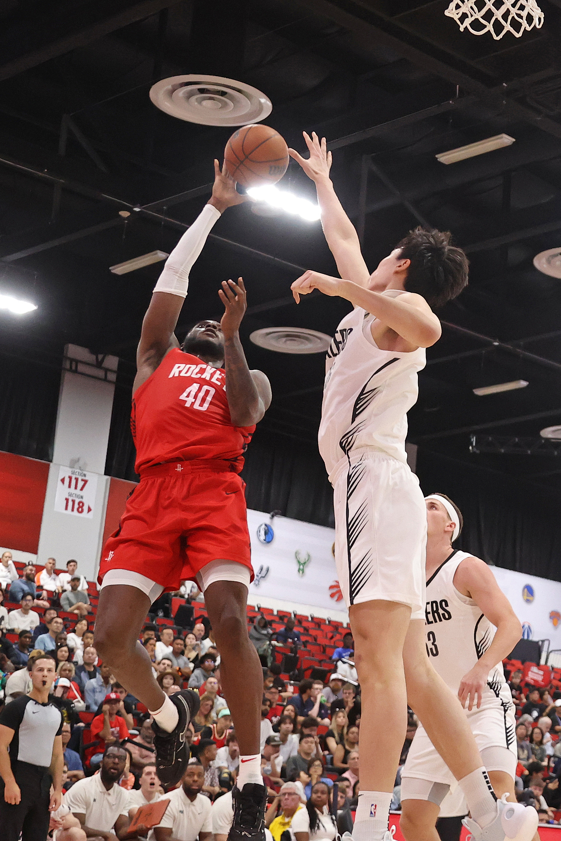 费耶诺德发布备战花絮；今晨造点机会；NBA常规赛任务艰巨；训练强度明显提升的简单介绍
