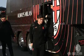 AC米兰训练开放日，转会期绝杀压哨引欢呼，葡超在即，阵容厚度经受考验(从0开始的mc生活)