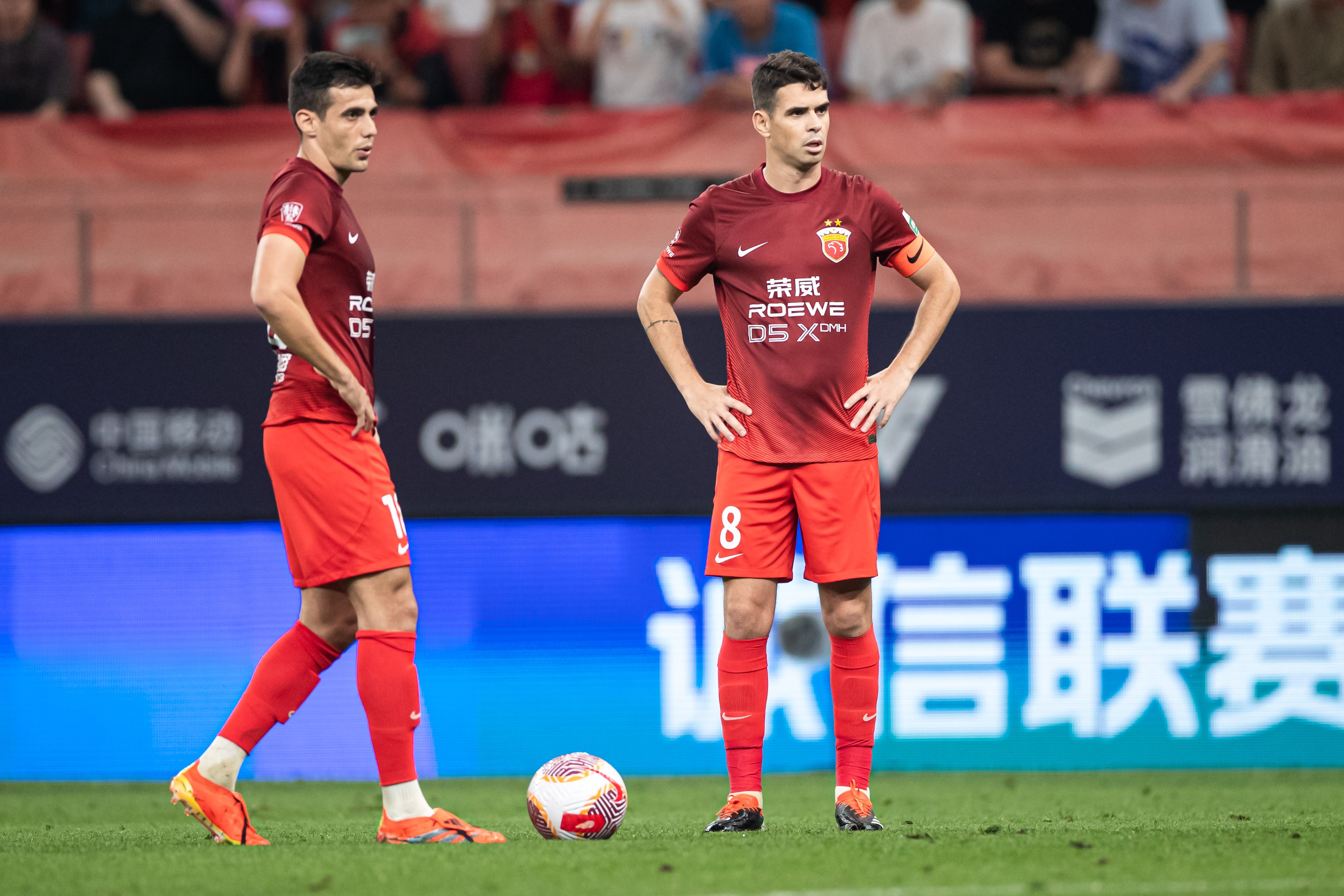 山东泰山迎英超关键赛；转会期再遭质疑；气氛紧张；赛季目标并未改变(山东泰山足球俱乐部最新消息今天)