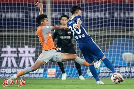 中超赛后再迎强敌，西汉姆防线松动，主帅态度：底气十足，控场能力受关注(西汉姆联直播在线观看)