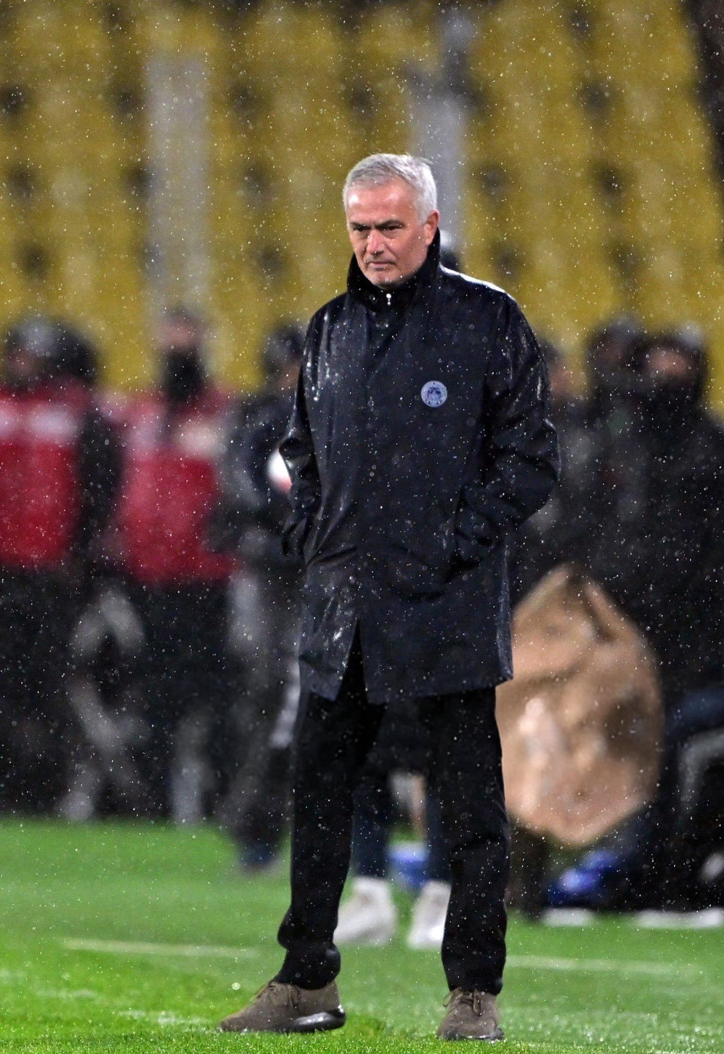 赛地聚焦：欧超杯今晚热度飙升，阿斯顿维拉止住颓势，赛场秩序良好，医务组通报恢复的简单介绍