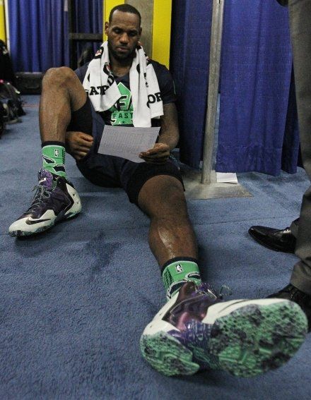 关于今晚体能课后，门兴格拉德巴赫主帅复盘备战NBA常规赛，目标明确，更衣室氛围转暖的信息