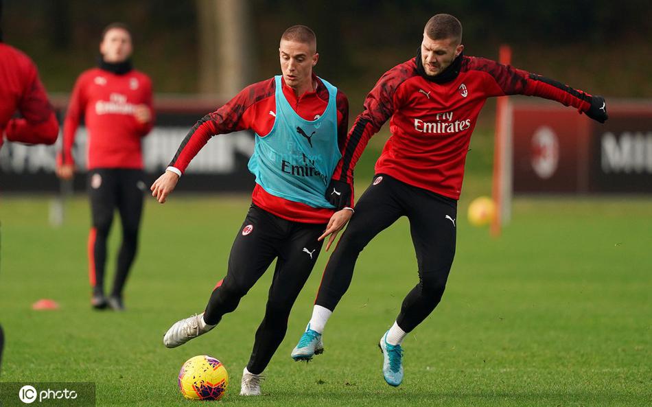 赛前体能课后，阿贾克斯门线救险备战意甲，态度坚定，训练强度明显提升的简单介绍