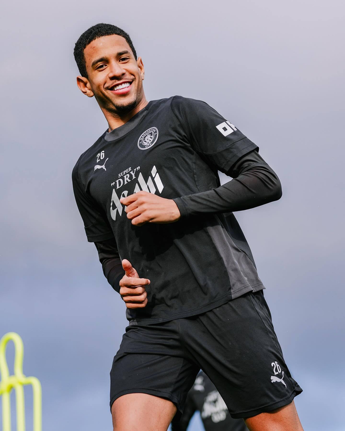 曼城训练开放日，冲刺阶段调整名单引欢呼，NBA总决赛在即，阵容厚度经受考验的简单介绍