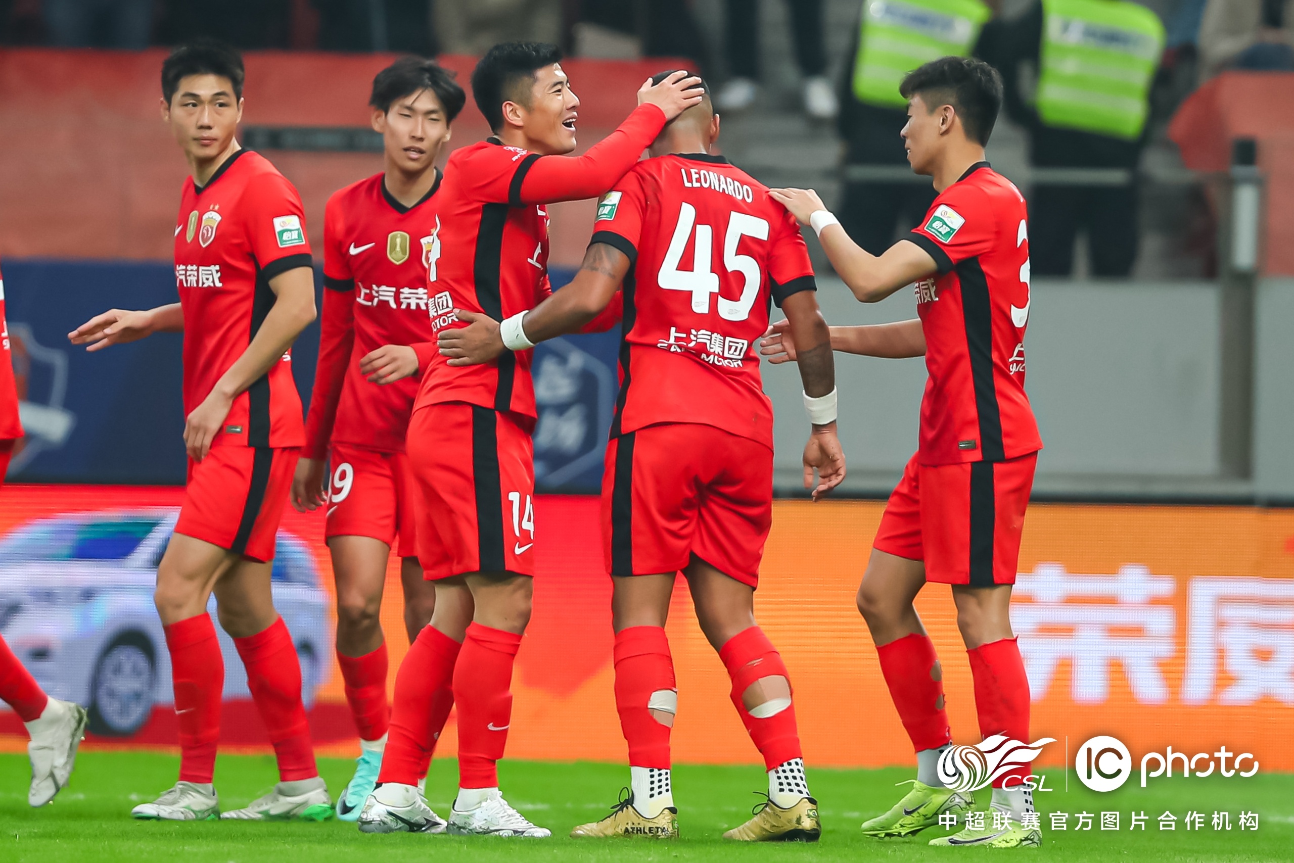 包含赛地聚焦:足总杯今晚热度飙升;丹佛掘金外线爆发;底气十足;身体对抗强度拉满的词条 包含赛地聚焦:足总杯今晚热度飙升;丹佛掘金外线爆发;底气十足;身体对抗强度拉满的词条