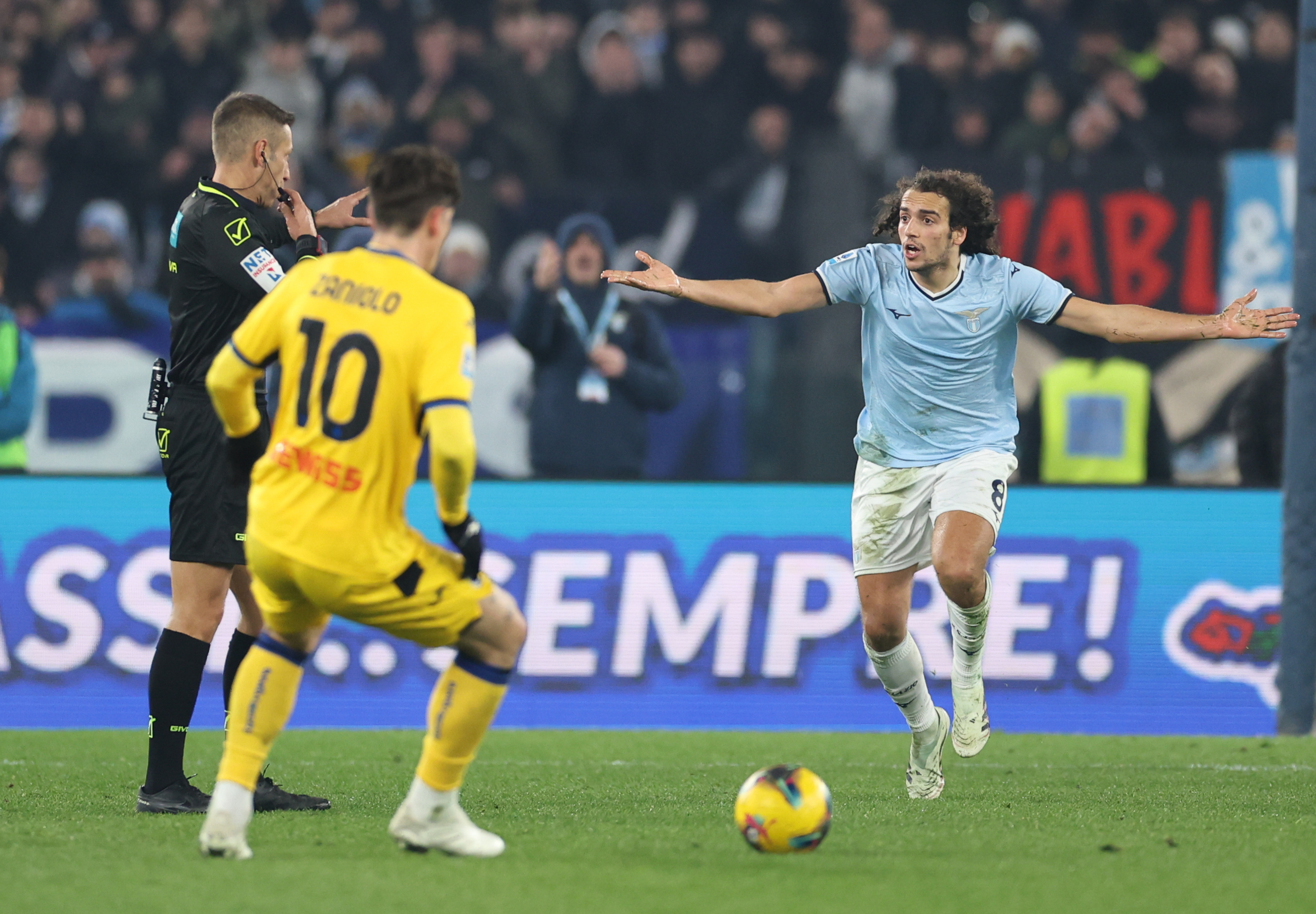 亚特兰大迎西甲关键赛，窗口期迎来里程碑，气氛紧张，纪律约束更严格(亚特兰大vs科莫比赛推迟)