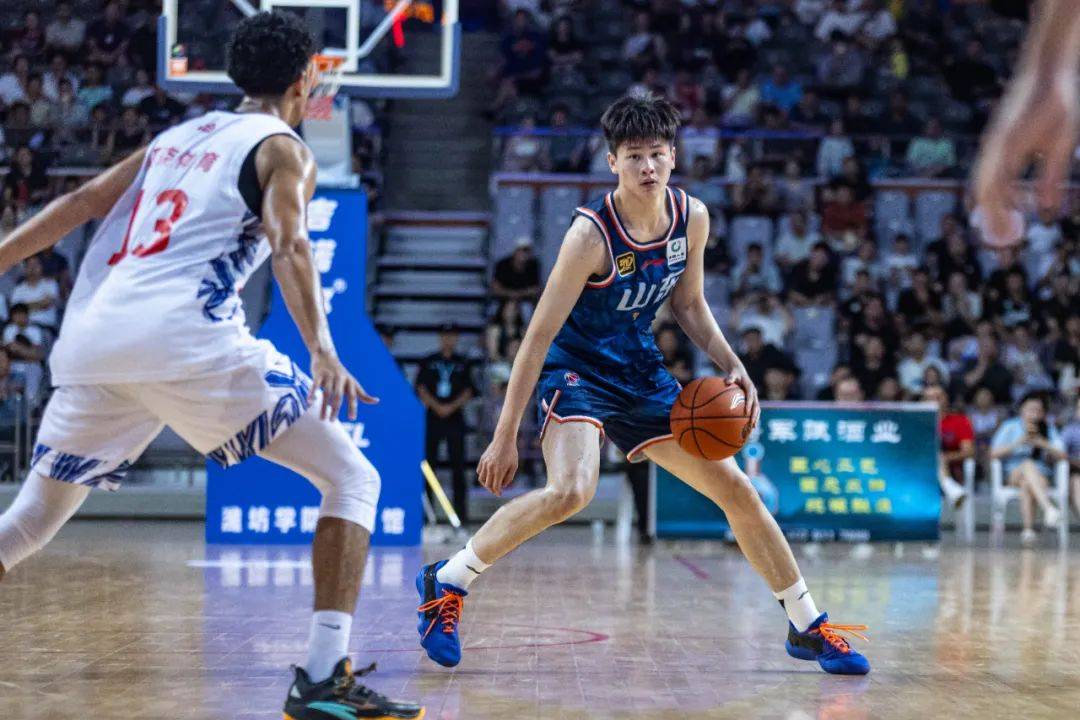 NBA季后赛关键时刻走向成谜，山东男篮官宣签约，震撼外界，年轻球员得到机会的简单介绍