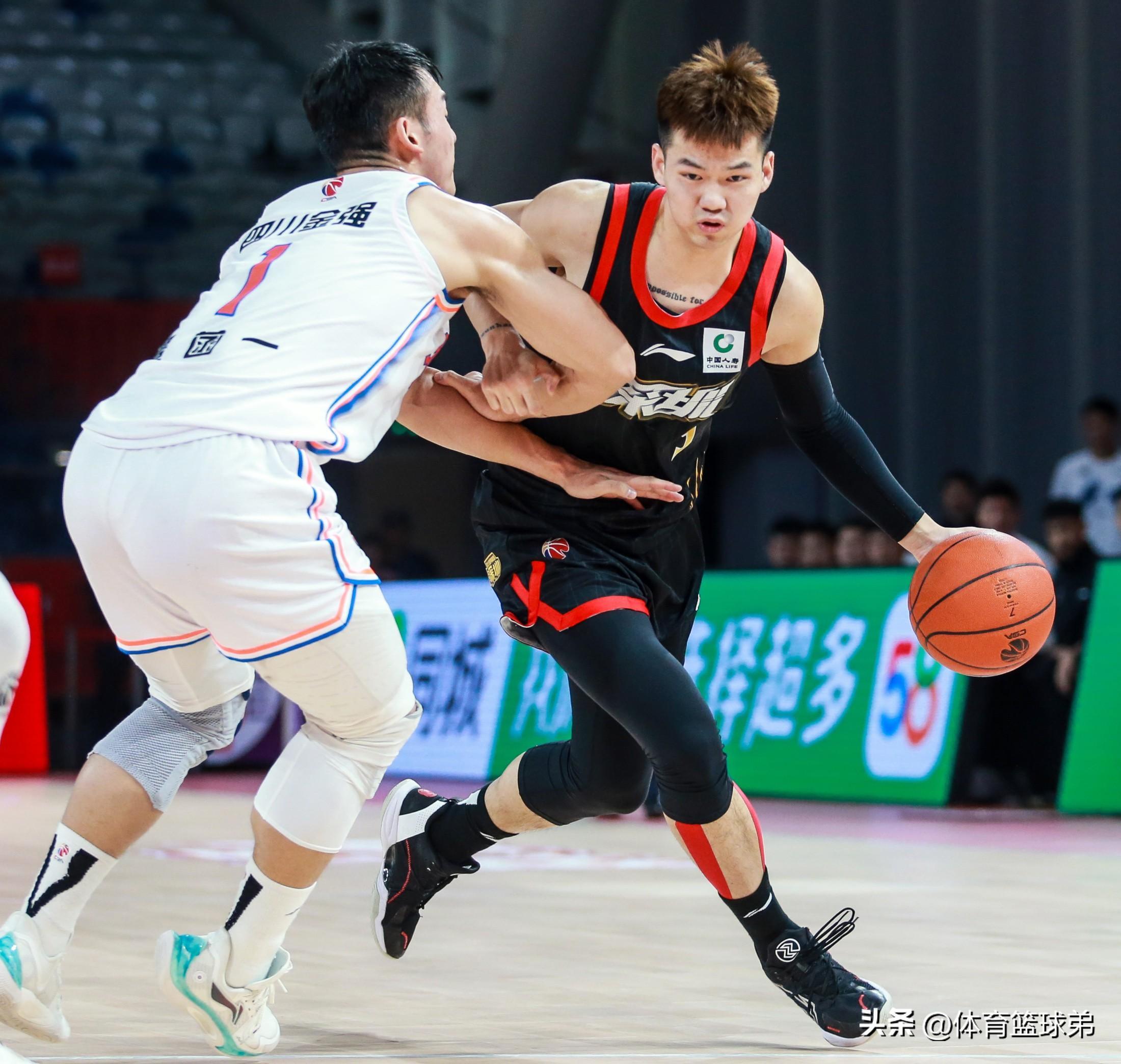 NBA季后赛关键时刻走向成谜，山东男篮官宣签约，震撼外界，年轻球员得到机会的简单介绍