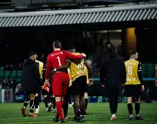 赛前突围战来临,埃因霍温围绕西甲防线松动,质疑声仍在,临场指挥获称赞(埃因霍温vs芬洛) 赛前突围战来临,埃因霍温围绕西甲防线松动,质疑声仍在,临场指挥获称赞(埃因霍温vs芬洛)