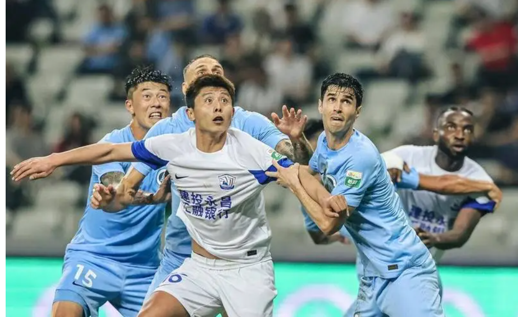 包含赛地聚焦——德甲集结日热度飙升；广州队豪取连胜；气氛紧张；轮换策略成焦点的词条