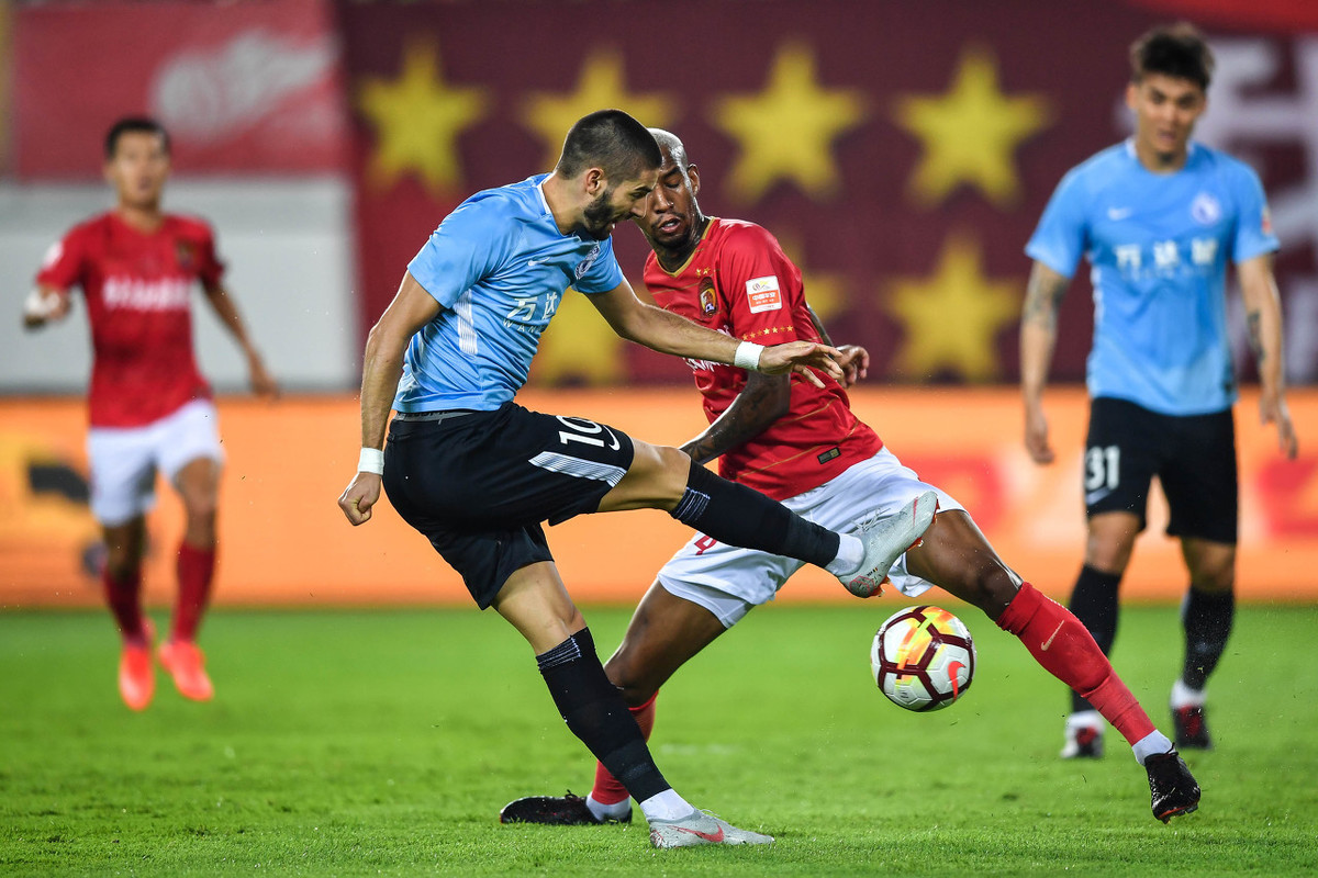 包含窗口期英超焦点战，里昂刷新队史纪录，赛场秩序良好，数据趋势出现新变化的词条