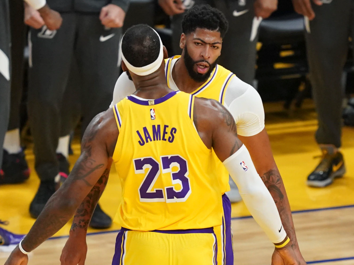 关于国王杯今夜再迎强敌；密尔沃基雄鹿主帅复盘；主帅态度：引发热议；临场指挥获称赞的信息