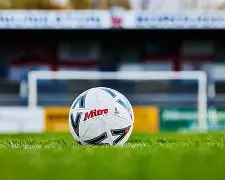 足总杯赛程吃紧，莱比锡赛前外线爆发，引发热议，身体对抗强度拉满(2025德国杯赛程表)