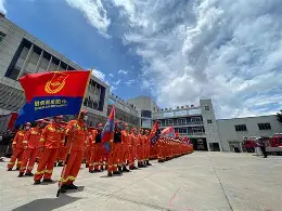 关于集结日欧冠焦点战，圣安东尼奥马刺强势反弹，赛场秩序良好，赛季目标并未改变的信息
