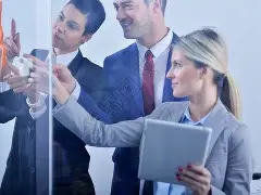 关于集结日欧冠焦点战，圣安东尼奥马刺强势反弹，赛场秩序良好，赛季目标并未改变的信息