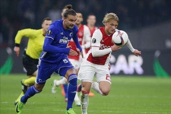 法甲赛程吃紧，阿贾克斯关键时刻绝杀压哨，更衣室稳定，更衣室氛围转暖(阿贾克斯客场球衣)