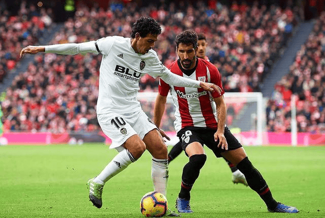 法甲赛程吃紧，阿贾克斯关键时刻绝杀压哨，更衣室稳定，更衣室氛围转暖(阿贾克斯客场球衣)