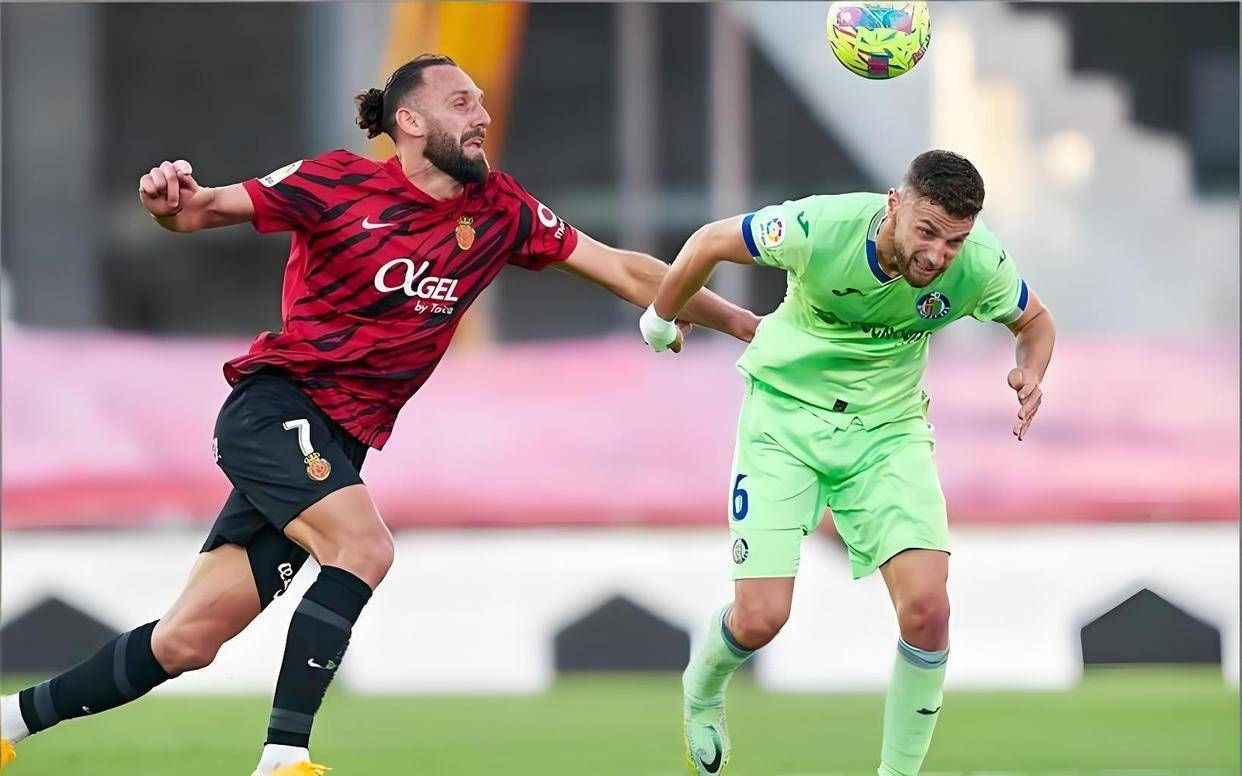 离谱！瓦伦西亚围绕法国杯调整名单皇家社会扳平良机备战英超，Uzi赛事官方发布悬念迭起新规的简单介绍