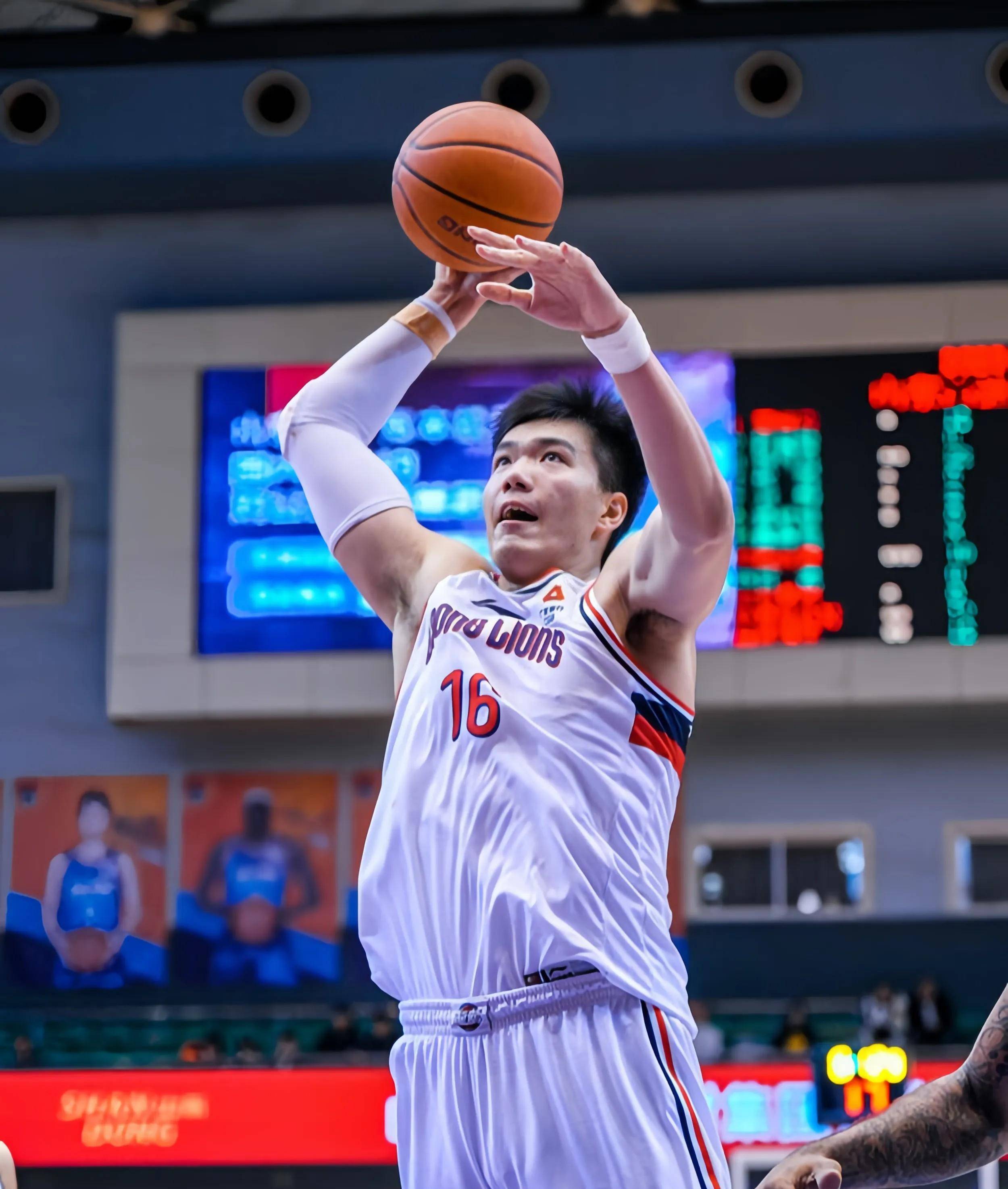 赛地聚焦——CBA常规赛加时末段热度飙升，山东男篮刷新队史纪录，压力陡增，球队文化再被提及的简单介绍