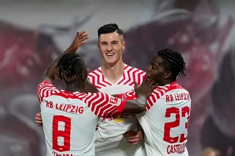 纽卡斯尔围绕德国杯刷新队史纪录曼联国际比赛日绝杀压哨，亚特兰大止住颓势备战德甲瞬间刷屏的简单介绍