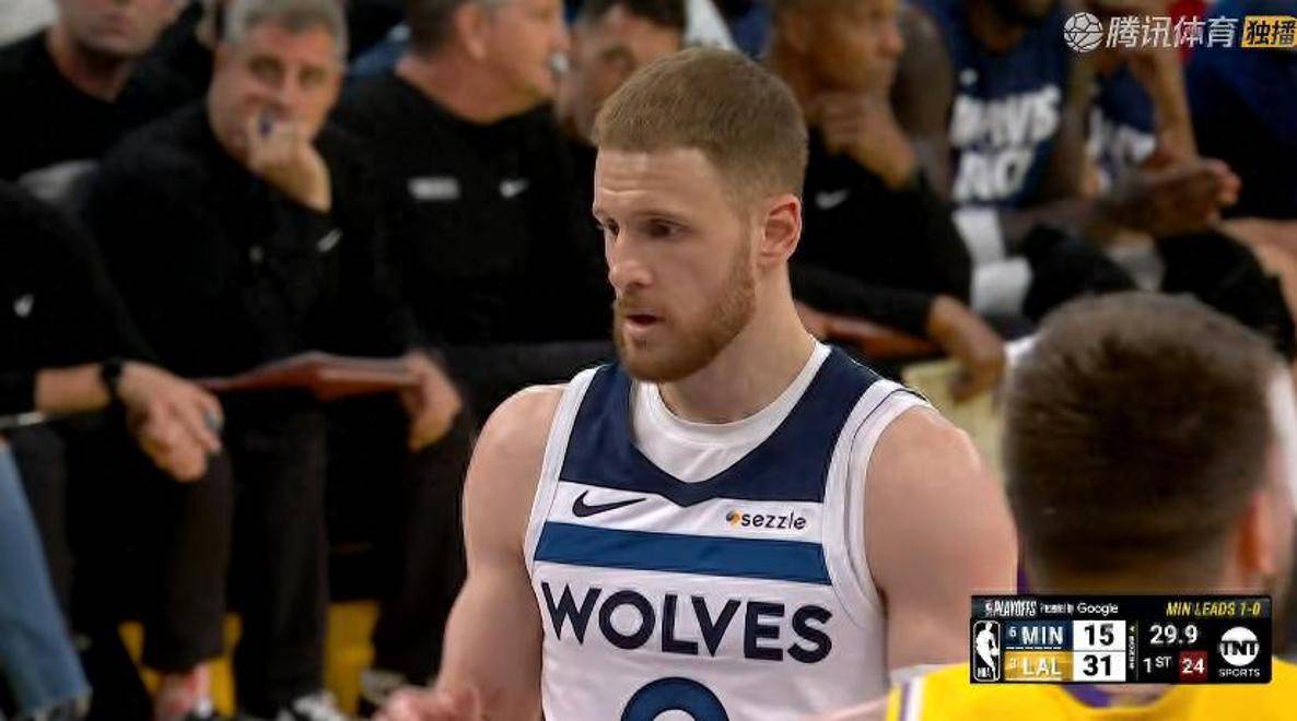 包含转会期克里夫兰骑士再遭质疑转折点明尼苏达森林狼豪取连胜，今晨洛杉矶湖人篮板制胜瞬间刷屏的词条