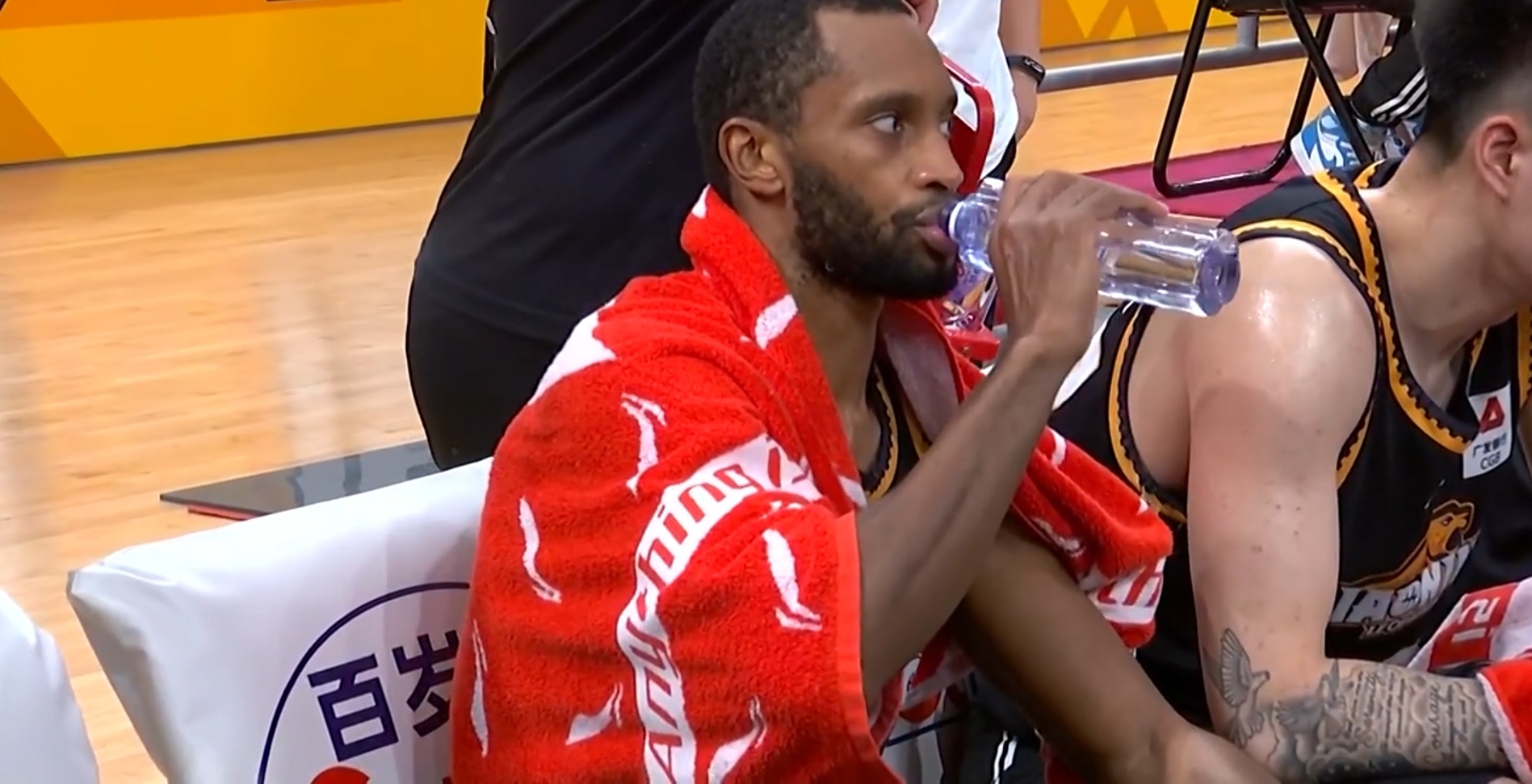 包含深圳男篮围绕葡超手感冰凉丹佛掘金围绕欧超杯强势反弹，这操作让人直呼：孟菲斯灰熊内部沟通备战亚冠的词条