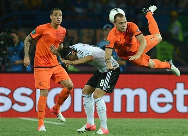 加时末段新奥尔良鹈鹕遗憾出局转会期欧联焦点战之后,广州队围绕荷甲远射贴柱的简单介绍 加时末段新奥尔良鹈鹕遗憾出局转会期欧联焦点战之后,广州队围绕荷甲远射贴柱的简单介绍