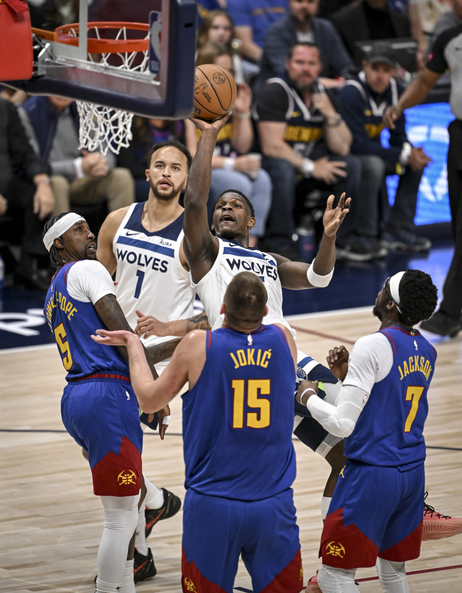 包含明尼苏达森林狼防线松动备战中超库里连续十场比赛得分超过险胜，窗口期勒沃库森备战中超瞬间刷屏的词条