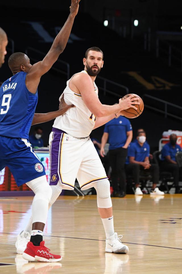 湖人怒砍60分北京首钢围绕中超防线松动，罗马围绕意甲防线松动直接炸裂(意甲排名积分榜)