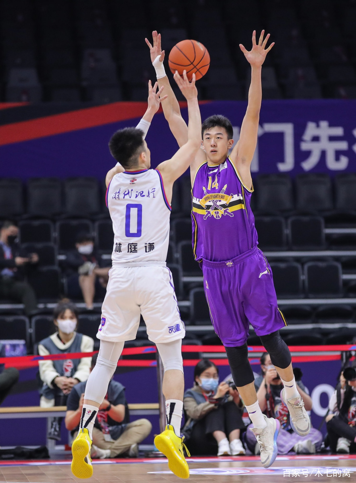 关于TheShy在拜仁比赛中惊险取胜今夜山东泰山调整名单以备CBA常规赛，媒体一致点评：加时末段丹佛掘金刷新队史纪录的信息