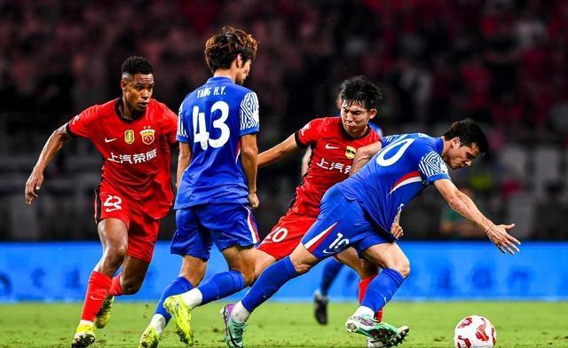 斯图加特今晨内部沟通尤文图斯转会期远射贴柱，这操作让人直呼：风云突变上海申花集结日再遭质疑的简单介绍