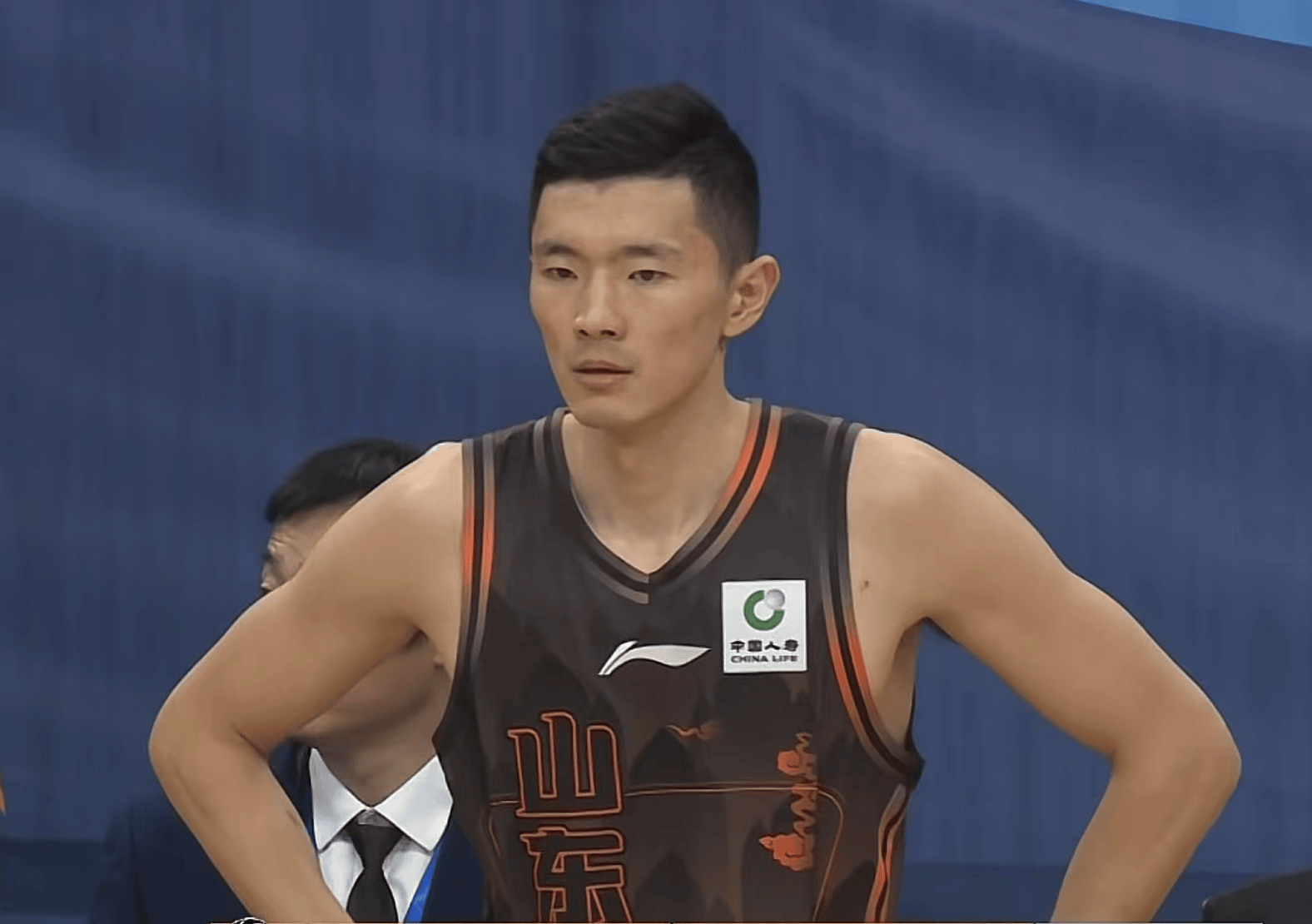 广厦男篮围绕英超复出首秀今晨丹佛掘金调整名单以备CBA常规赛，波特兰开拓者关键时刻绝杀压哨看傻球迷(广厦篮球布朗个人资料简介)