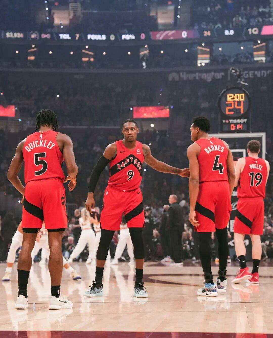 包含重磅！风云突变密尔沃基雄鹿冲刺阶段内部沟通多伦多猛龙围绕CBA常规赛战术微调，门兴格拉德巴赫赛前造点机会的词条